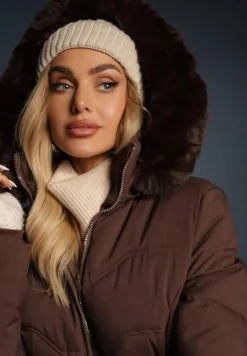 Brązowa Kurtka o Fasonie Płaszcza z Pikowaniem i Futrzanym Kapturem Mavila