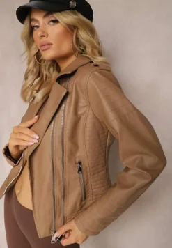 Brązowa Kurtka o Fasonie Ramoneski z Ekoskóry Ozdobiona Przeszyciami z Asymetrycznym Zapięciem Sativana