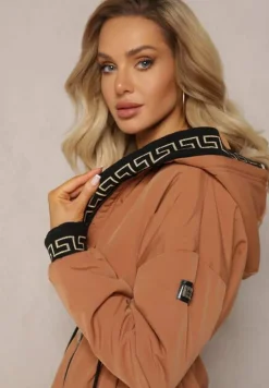 Brązowa Kurtka Parka z Geometrycznym Wzorem na Kapturze i Rękawach Lidya