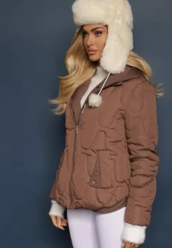 Brązowa Kurtka z Materiałowym Kapturem i Kieszeniami Zdobiona Pikowanymi Przeszyciami Ravathrias