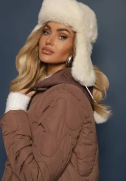 Brązowa Kurtka z Materiałowym Kapturem i Kieszeniami Zdobiona Pikowanymi Przeszyciami Ravathrias