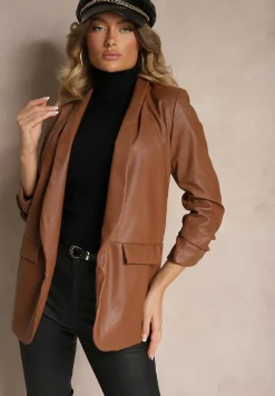 Brązowa Marynarka z Imitacji Skóry Niezapinana z Marszczonym Rękawem Libe