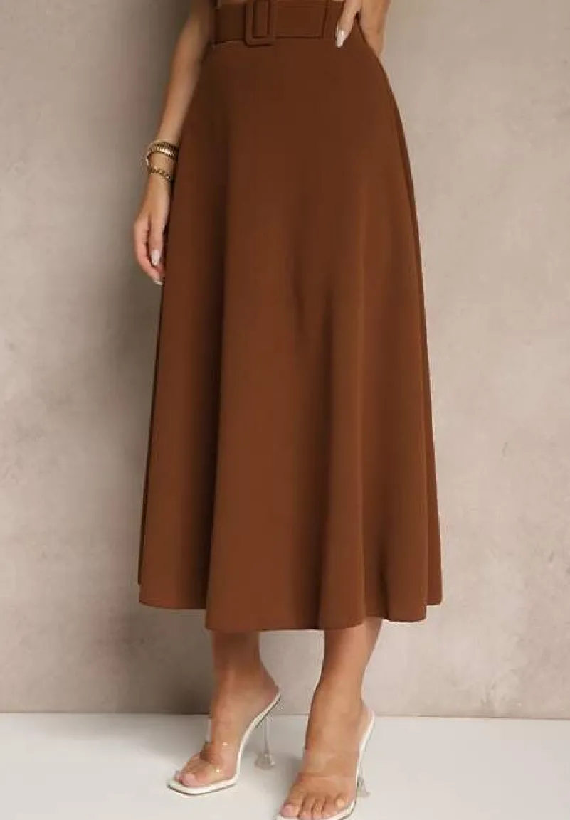 Brązowa Rozkloszowana Spódnica Maxi z Paskiem i Klamrą Adlirca