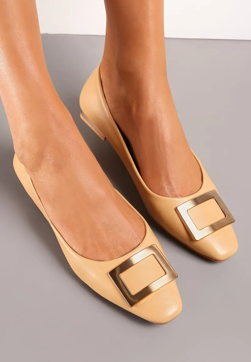 Brązowe Balerinki z Metalową Ozdobą na Płaskim Obcasie Nibraca