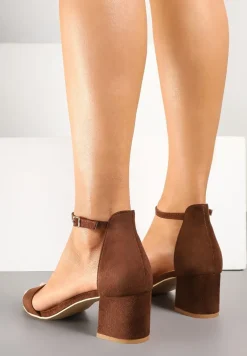 Brązowe Basicowe Sandały na Słupku Vices z Paskiem Wokół Kostki Varhira