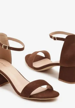 Brązowe Basicowe Sandały na Słupku Vices z Paskiem Wokół Kostki Varhira