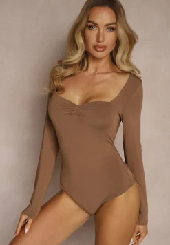Brązowe Body Longsleeve z Wiskozą z Ozdobnym Marszczeniem Ninaviria