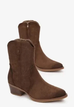 Brązowe Botki Kowbojki z Delikatnym Haftem Pionne