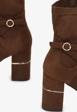 Brązowe Botki na Słupku Ndiaye