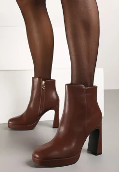 Brązowe Botki na Słupku w Minimalistycznym Stylu Atarvia