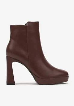 Brązowe Botki na Słupku w Minimalistycznym Stylu Atarvia