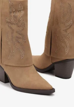 Brązowe Botki na Słupku w Stylu Kowbojek z Wywiniętą Cholewką i Cyrkoniami Verisani