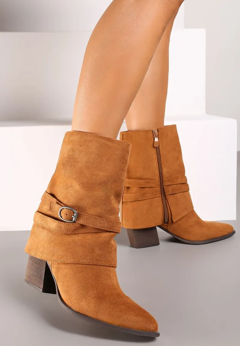 Brązowe Botki na Słupku z Klamrą i Wywiniętą Cholewką Nevelorae