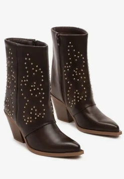 Brązowe Botki Typu Kowbojki na Obcasie ze Szpiczastym Noskiem Zdobione Nitami Vistaria