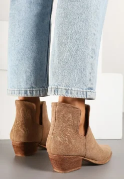 Brązowe Botki Typu Kowbojki z Wycięciem na Stożkowym Obcasie Hanrisa