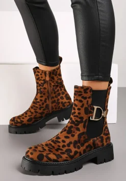 Brązowe Botki Typu Sztyblety na Tłoczonej Podeszwie Ozdobione Wzorem w Panterkę i Metalowym Detalem na Paseczku Marirae