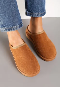 Brązowe Casualowe Kapcie na Płaskiej Podeszwie z Futerkiem Peccaria