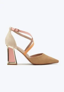 Brązowe Czółenka na Obcasie w Kształcie Stożka z Metalowym Obramowaniem Haslia