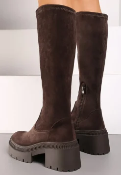 Brązowe Długie Kozaki z Elastyczną Cholewką na Grubej Tłoczonej Podeszwie Hantrine