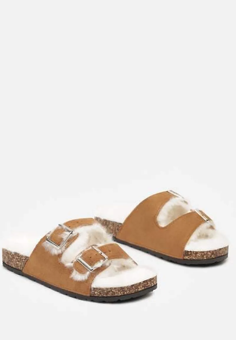 Brązowe Kapcie na Płaskiej Podeszwie z Paskami i Klamrami Cialetta