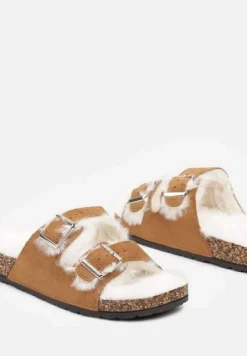 Brązowe Kapcie na Płaskiej Podeszwie z Paskami i Klamrami Cialetta