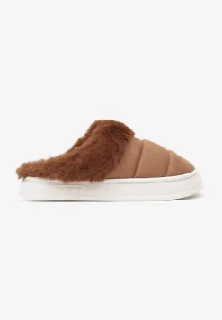 Brązowe Kapcie na Płaskiej Podeszwie z Futerkiem i Pikowaną Cholewką Lilaine