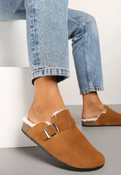 Brązowe Kapcie na Płaskiej Podeszwie Ozdobione Paskiem z Klamrą Ninnithra