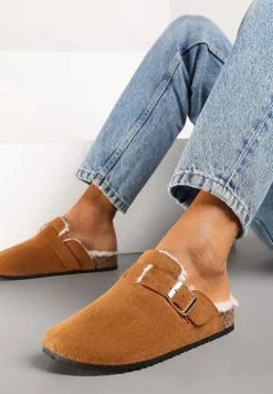 Brązowe Kapcie na Płaskiej Podeszwie Ozdobione Paskiem z Klamrą Ninnithra