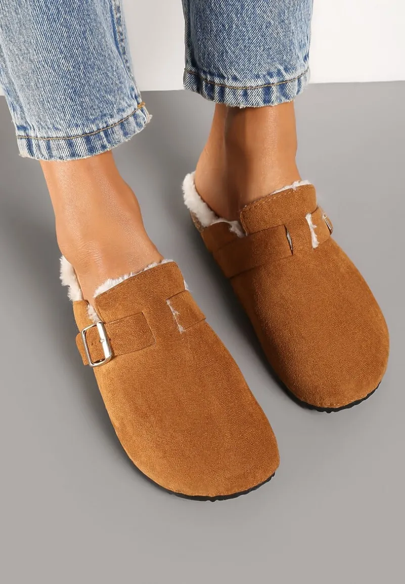 Brązowe Kapcie na Płaskiej Podeszwie Ozdobione Paskiem z Klamrą Ninnithra