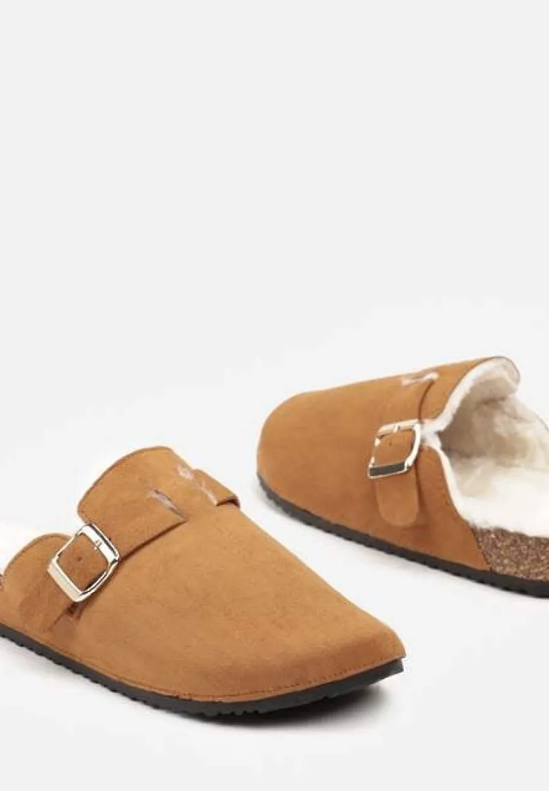 Brązowe Kapcie na Płaskiej Podeszwie Ozdobione Paskiem z Klamrą Ninnithra