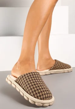 Brązowe Kapcie na Platformie z Tłoczeniem Ozdobione Futerkiem i Kratą Emmizia