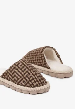 Brązowe Kapcie na Platformie z Tłoczeniem Ozdobione Futerkiem i Kratą Emmizia