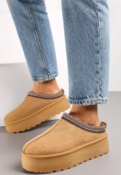 Brązowe Kapcie na Platformie z Imitacji Zamszu i Ozdobnym Szwem Irida