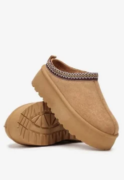 Brązowe Kapcie na Platformie z Imitacji Zamszu i Ozdobnym Szwem Irida