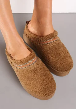 Brązowe Kapcie na Platformie z Ozdobną Lamówką Topora