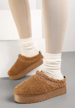 Brązowe Kapcie na Platformie z Ozdobną Lamówką Topora