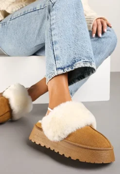 Brązowe Kapcie na Platformie Ozdobione Futerkiem i z Gumką Przy Pięcie Titanra