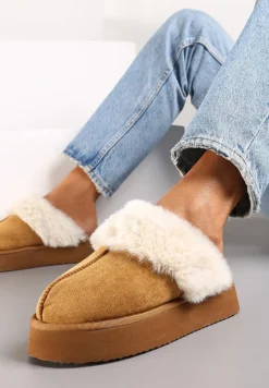 Brązowe Kapcie z Imitacji Zamszu na Platformie z Futerkiem i Pionowym Przeszyciem Silvara