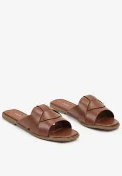 Brązowe Klapki na Płaskiej Podeszwie z Ozdobnymi Paskami i Kwadratowym Noskiem Lunivia