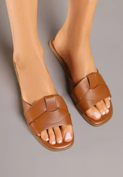 Brązowe Klapki na Płaskiej Podeszwie z Ozdobną Cholewką Tenoliea