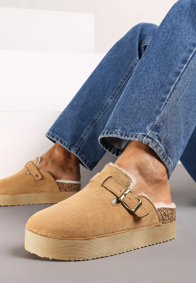 Brązowe Klapki na Platformie Ozdobione Klamrą i Futerkiem Lasandra