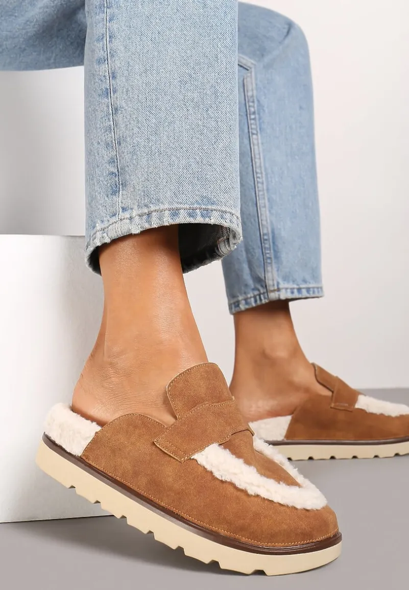 Brązowe Klapki na Platformie Ozdobione Paskiem i Futerkiem w Stylu Baranka Islinna
