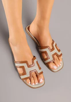 Brązowe Klapki Ozdobione Geometrycznymi Wycięciami Fevirelle