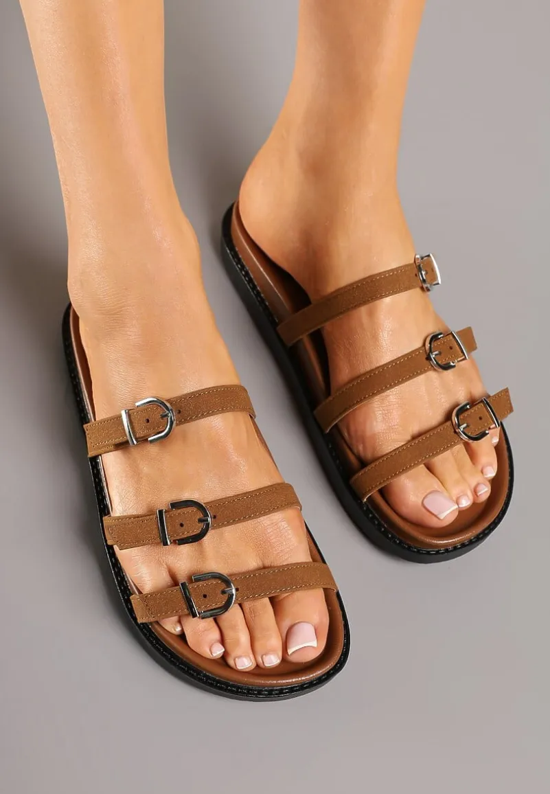 Brązowe Klapki Ozdobione Trzema Paskami i Klamrami Jelfitia