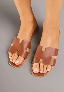 Brązowe Klapki Ozdobione Wycięciami Alinntia