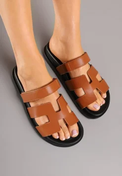 Brązowe Klapki Ozdobione Wycięciami Fenelissa