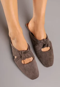 Brązowe Klapki Vices Typu Mule z Ozdobnym Supłem Elitina