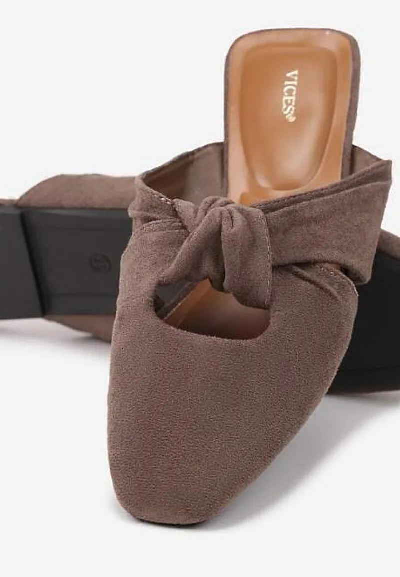 Brązowe Klapki Vices Typu Mule z Ozdobnym Supłem Elitina