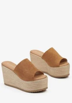 Brązowe Klapki w Stylu Boho na Platformie i Koturnie z Paskiem z Imitacji Zamszu Marinle