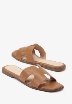 Brązowe Klapki z Imitacji Skóry na Płaskiej Podeszwie Hitesa